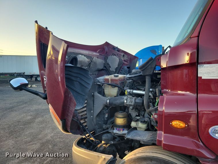 image for item MO9677 2015 Freightliner Cascadia 113  semi truck