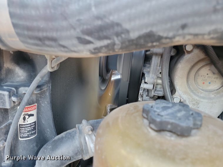 image for item MO9677 2015 Freightliner Cascadia 113  semi truck