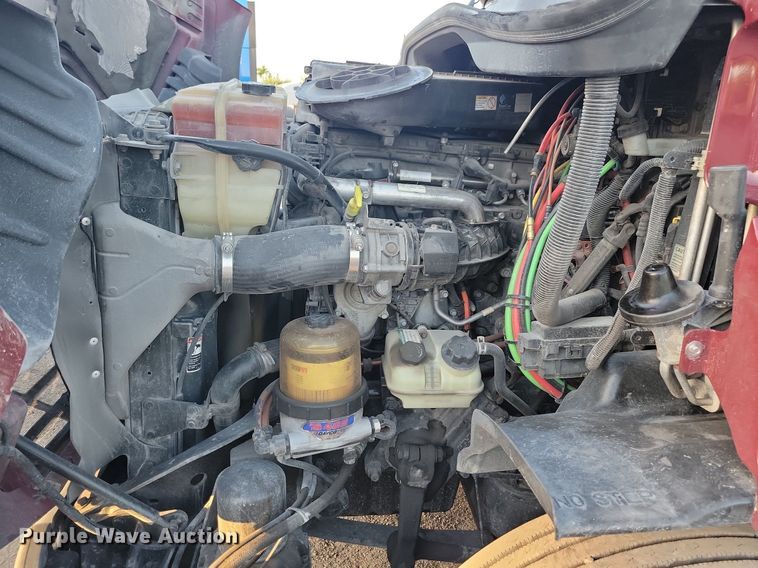 image for item MO9677 2015 Freightliner Cascadia 113  semi truck