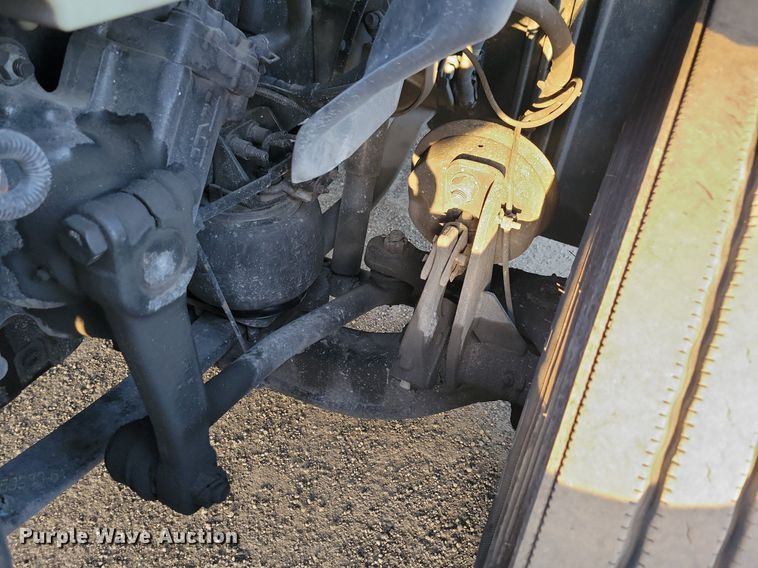 image for item MO9677 2015 Freightliner Cascadia 113  semi truck