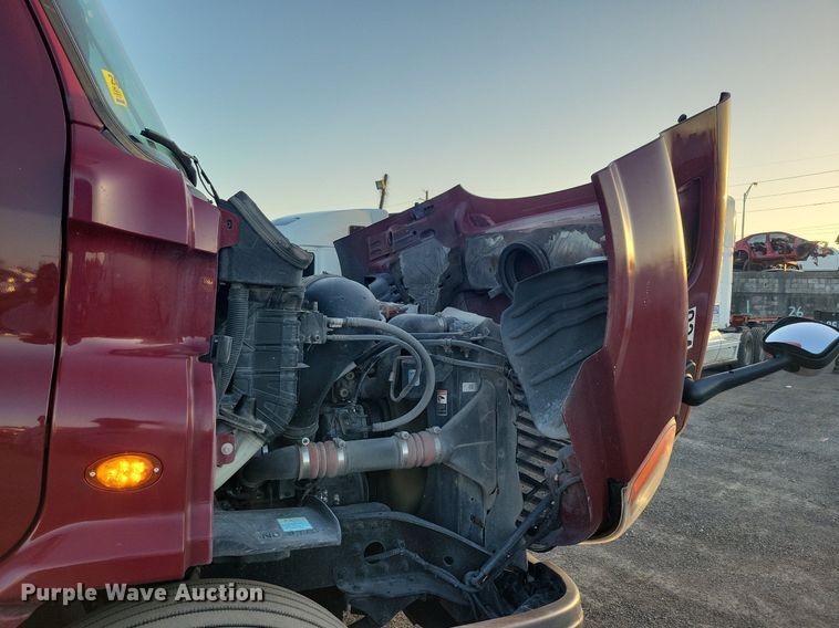 image for item MO9677 2015 Freightliner Cascadia 113  semi truck