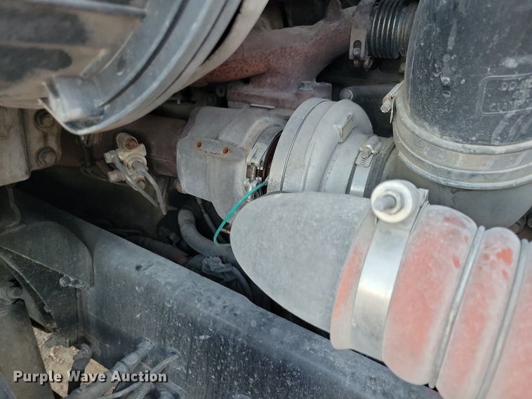 image for item MO9677 2015 Freightliner Cascadia 113  semi truck