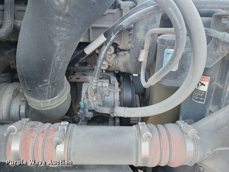 image for item MO9677 2015 Freightliner Cascadia 113  semi truck