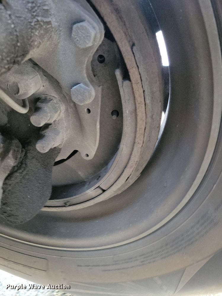 image for item MO9677 2015 Freightliner Cascadia 113  semi truck