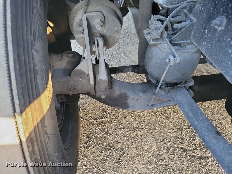 image for item MO9677 2015 Freightliner Cascadia 113  semi truck