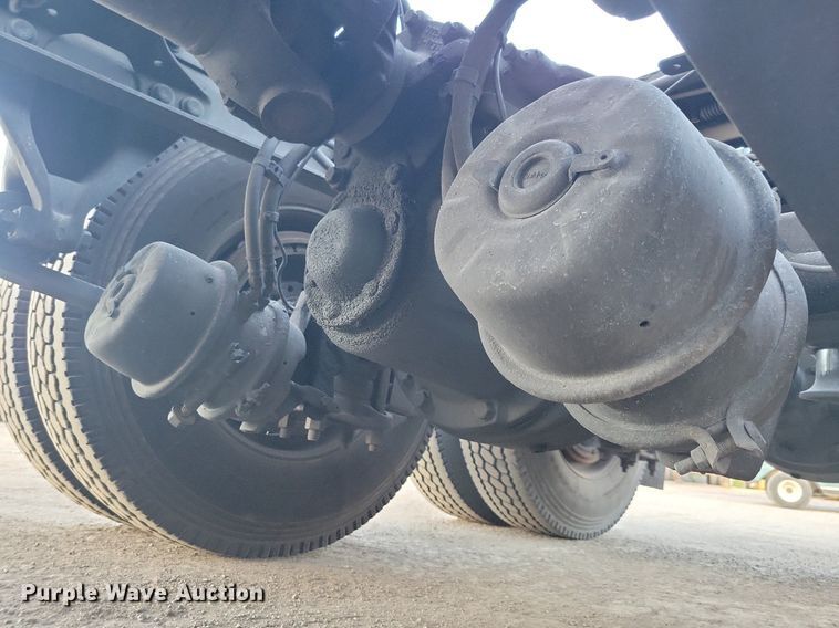 image for item MO9677 2015 Freightliner Cascadia 113  semi truck