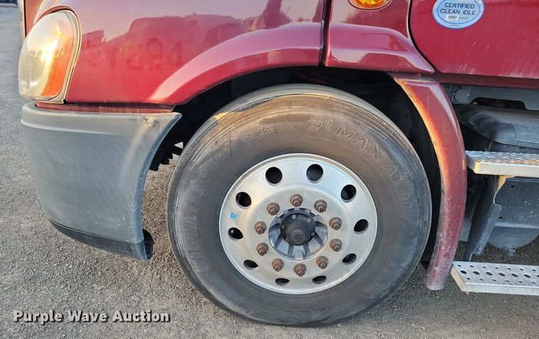 image for item MO9677 2015 Freightliner Cascadia 113  semi truck