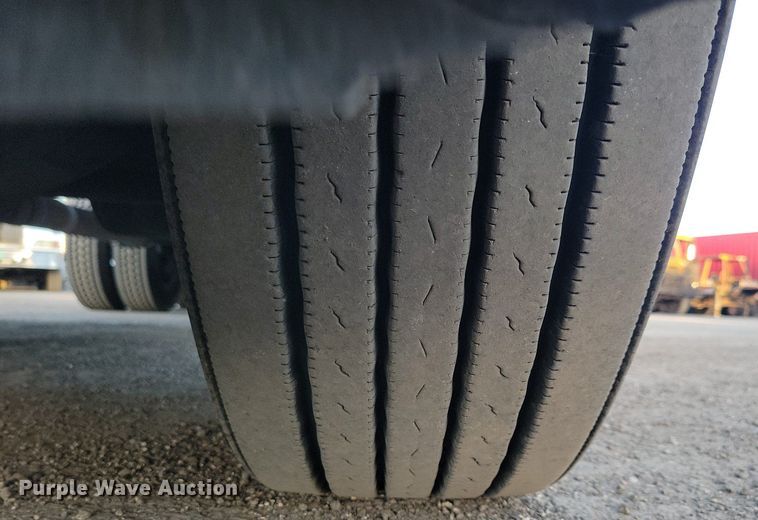 image for item MO9677 2015 Freightliner Cascadia 113  semi truck