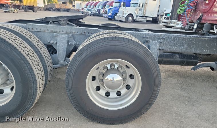 image for item MO9677 2015 Freightliner Cascadia 113  semi truck