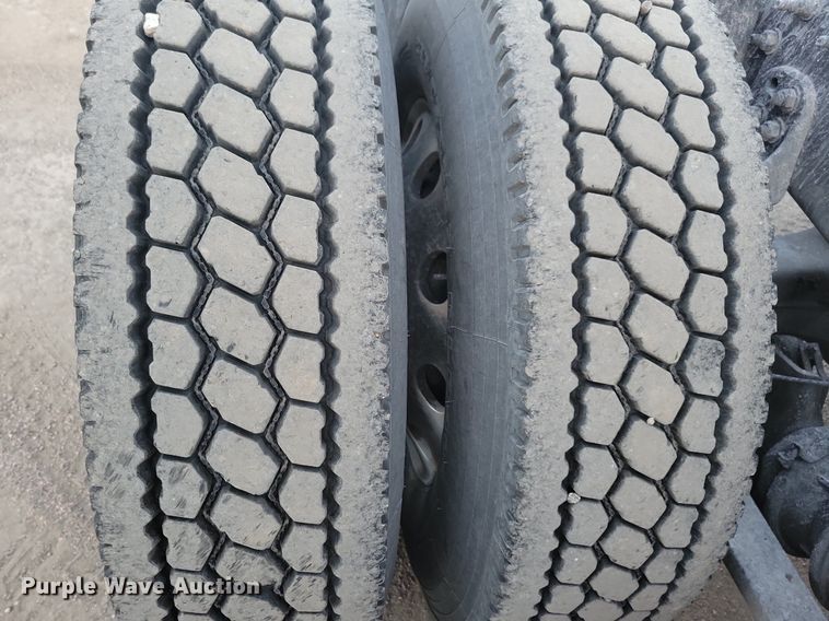 image for item MO9677 2015 Freightliner Cascadia 113  semi truck