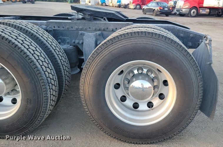 image for item MO9677 2015 Freightliner Cascadia 113  semi truck