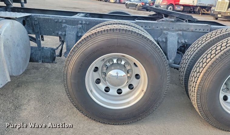 image for item MO9677 2015 Freightliner Cascadia 113  semi truck