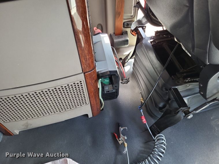 image for item MO9678 2015 Freightliner Cascadia 113  semi truck