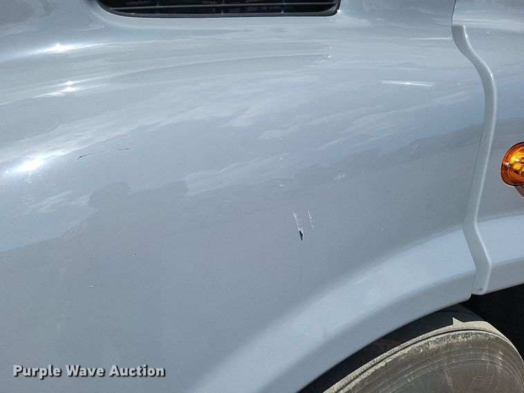 image for item MO9678 2015 Freightliner Cascadia 113  semi truck