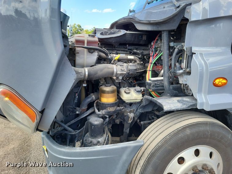 image for item MO9678 2015 Freightliner Cascadia 113  semi truck