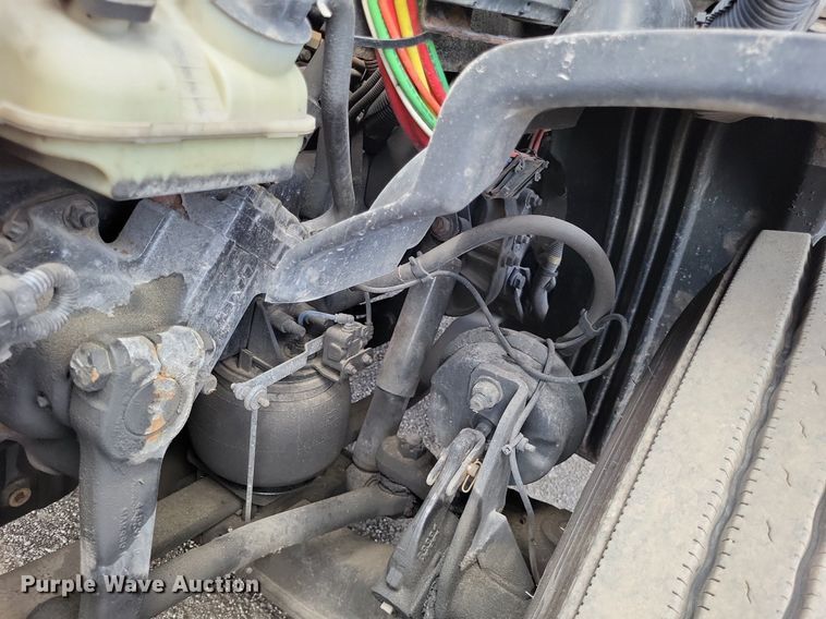 image for item MO9678 2015 Freightliner Cascadia 113  semi truck