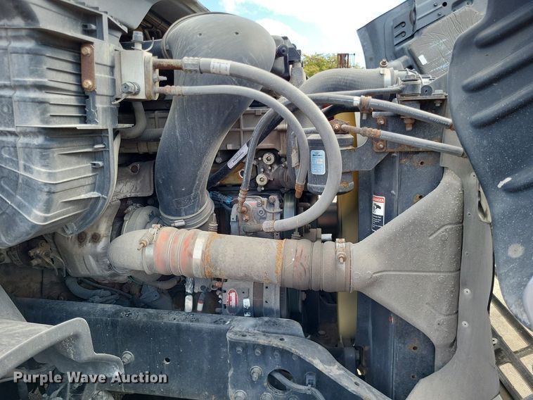 image for item MO9678 2015 Freightliner Cascadia 113  semi truck