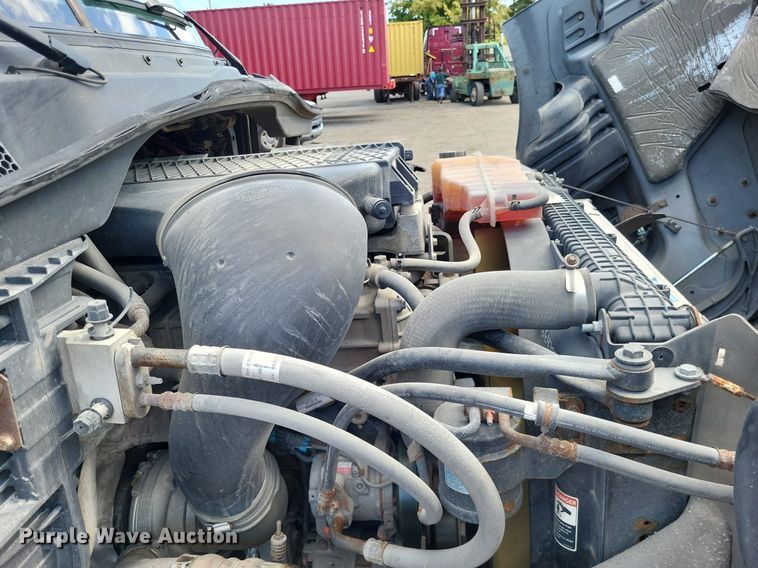 image for item MO9678 2015 Freightliner Cascadia 113  semi truck