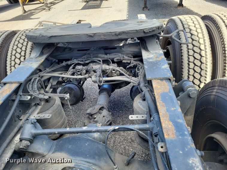 image for item MO9678 2015 Freightliner Cascadia 113  semi truck