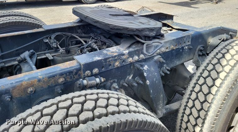 image for item MO9678 2015 Freightliner Cascadia 113  semi truck