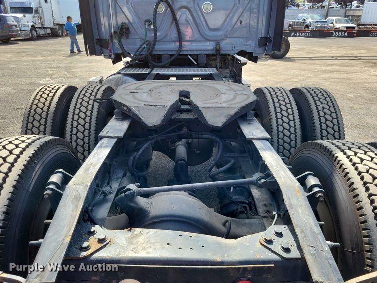 image for item MO9678 2015 Freightliner Cascadia 113  semi truck