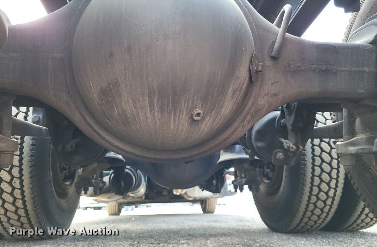 image for item MO9678 2015 Freightliner Cascadia 113  semi truck