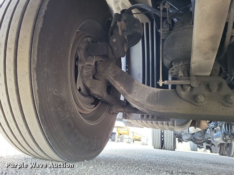 image for item MO9678 2015 Freightliner Cascadia 113  semi truck