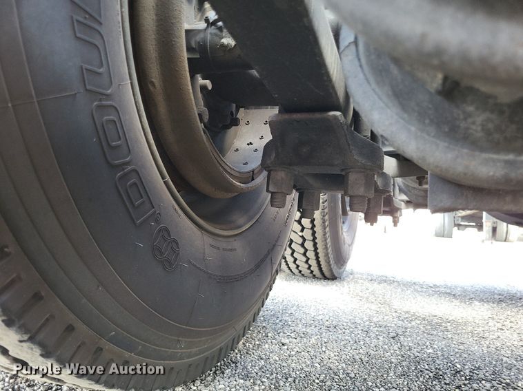 image for item MO9678 2015 Freightliner Cascadia 113  semi truck