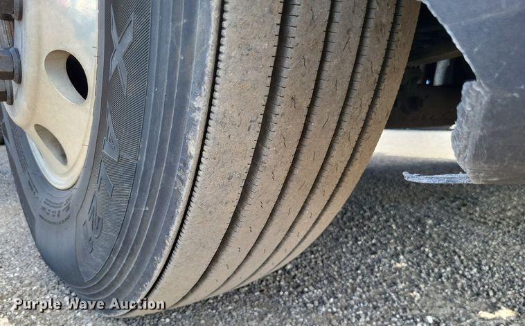 image for item MO9678 2015 Freightliner Cascadia 113  semi truck