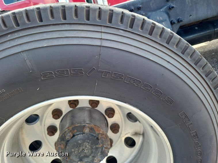 image for item MO9678 2015 Freightliner Cascadia 113  semi truck