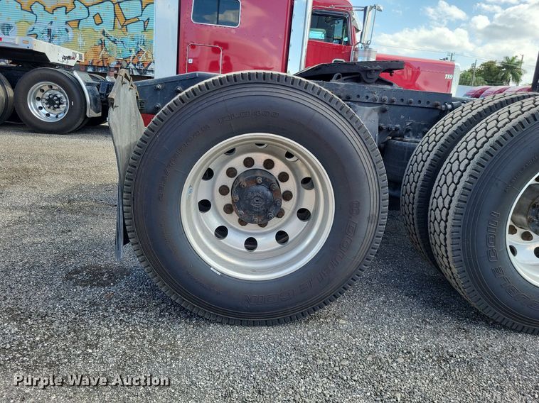 image for item MO9678 2015 Freightliner Cascadia 113  semi truck