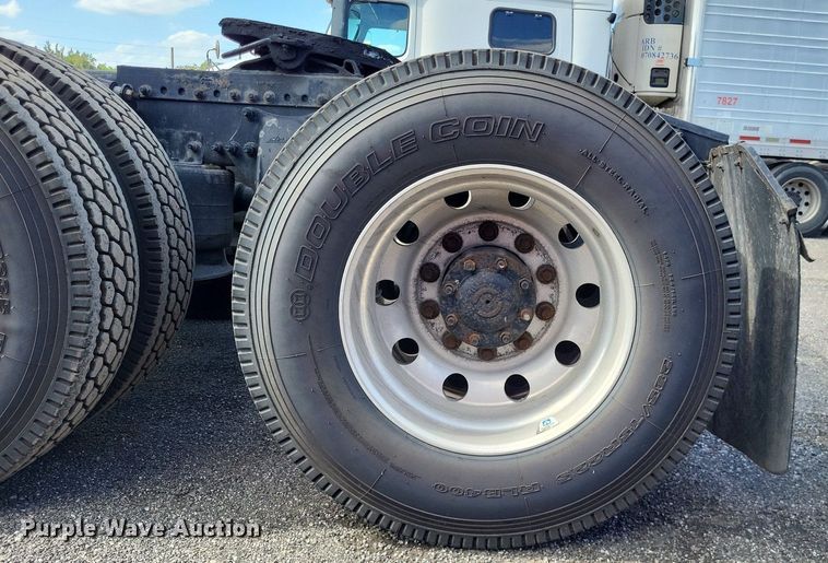 image for item MO9678 2015 Freightliner Cascadia 113  semi truck