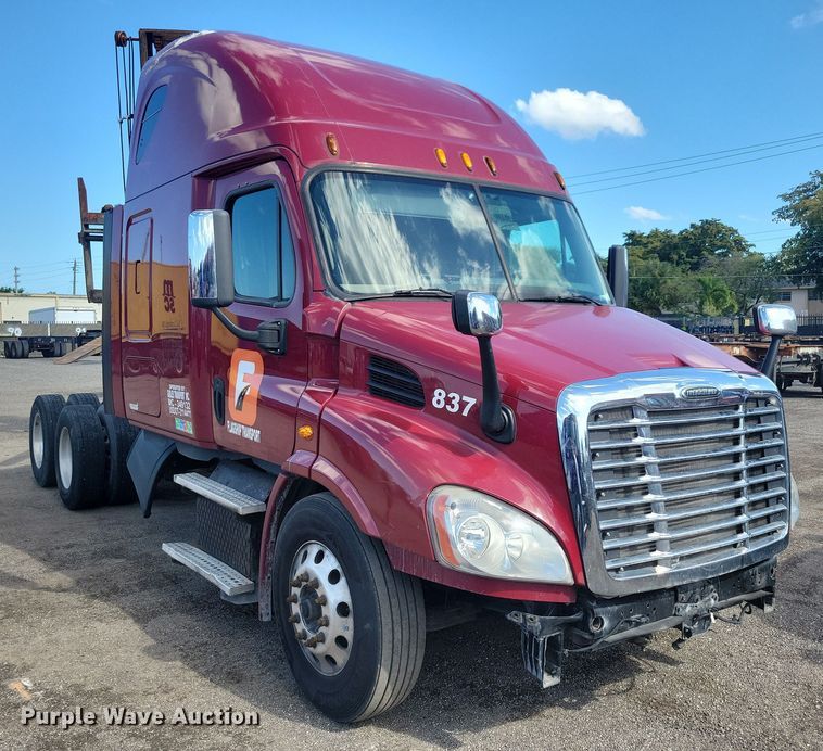 image for item MO9679 2015 Freightliner Cascadia 113  semi truck
