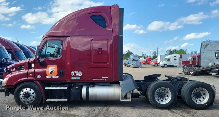 image for item MO9679 2015 Freightliner Cascadia 113  semi truck