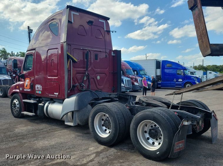 image for item MO9679 2015 Freightliner Cascadia 113  semi truck