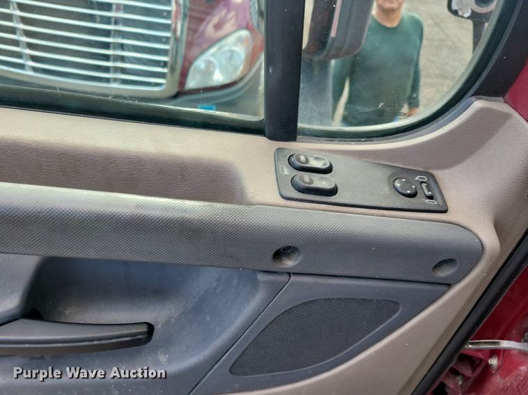 image for item MO9679 2015 Freightliner Cascadia 113  semi truck