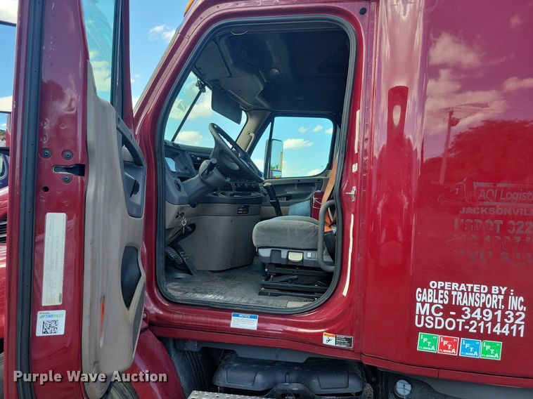 image for item MO9679 2015 Freightliner Cascadia 113  semi truck