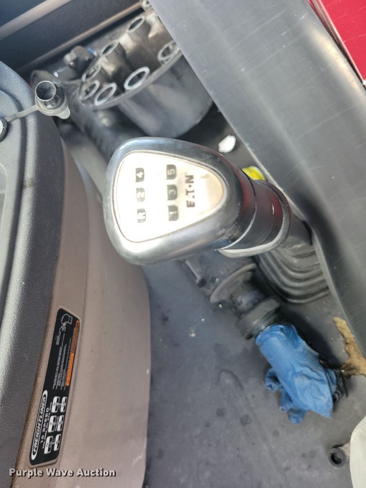 image for item MO9679 2015 Freightliner Cascadia 113  semi truck