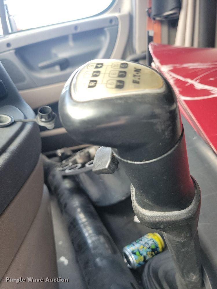 image for item MO9679 2015 Freightliner Cascadia 113  semi truck