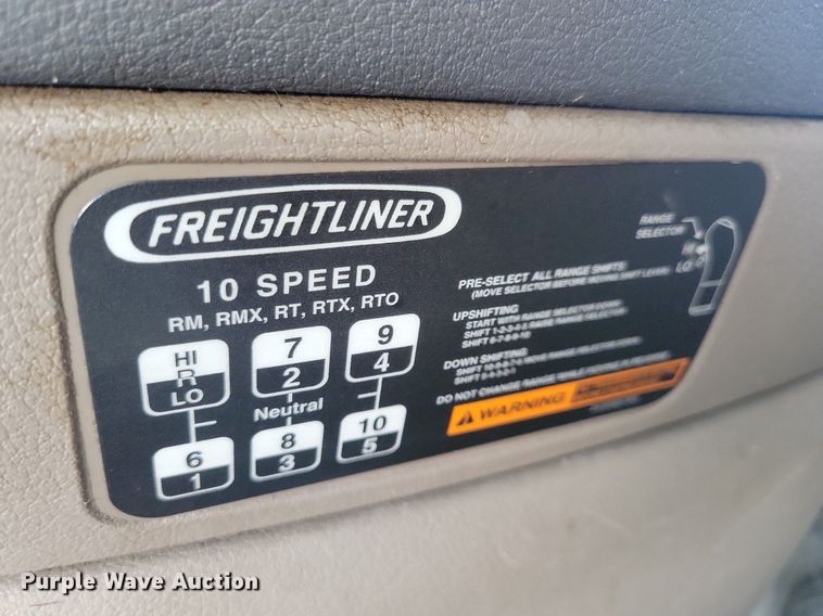 image for item MO9679 2015 Freightliner Cascadia 113  semi truck