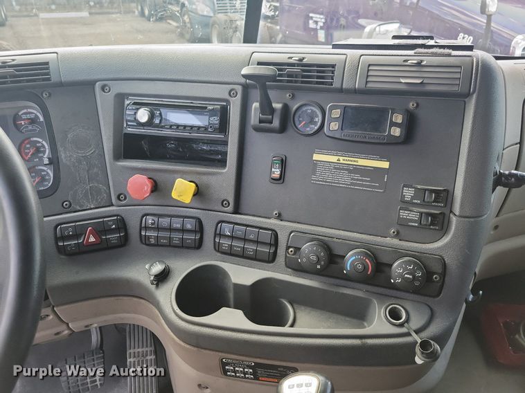 image for item MO9679 2015 Freightliner Cascadia 113  semi truck