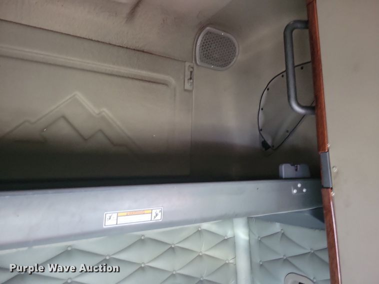 image for item MO9679 2015 Freightliner Cascadia 113  semi truck