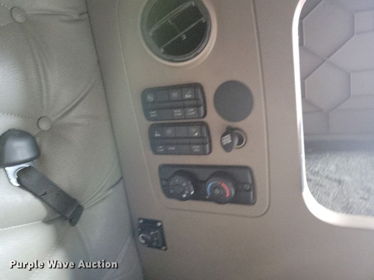 image for item MO9679 2015 Freightliner Cascadia 113  semi truck