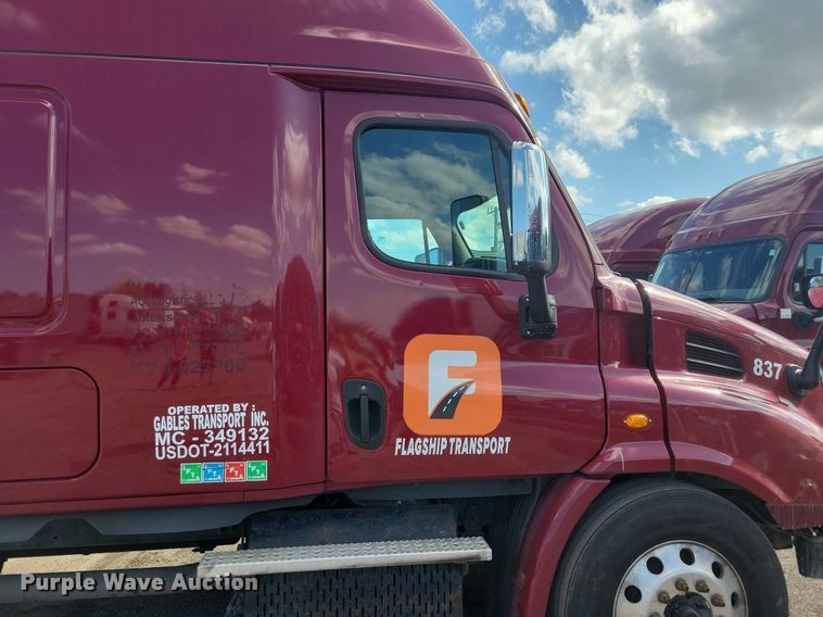 image for item MO9679 2015 Freightliner Cascadia 113  semi truck