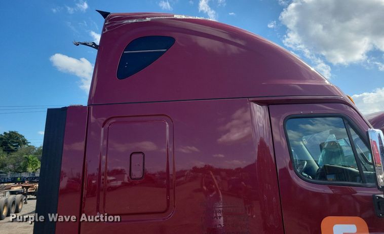 image for item MO9679 2015 Freightliner Cascadia 113  semi truck