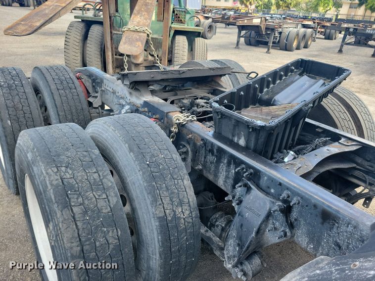 image for item MO9679 2015 Freightliner Cascadia 113  semi truck