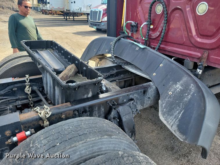 image for item MO9679 2015 Freightliner Cascadia 113  semi truck