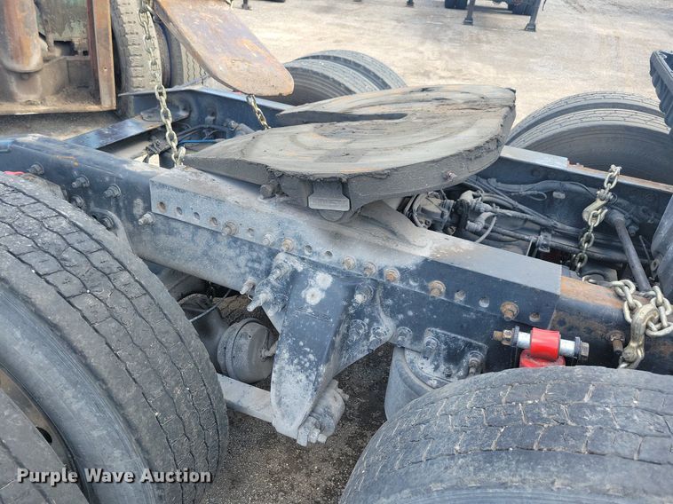 image for item MO9679 2015 Freightliner Cascadia 113  semi truck