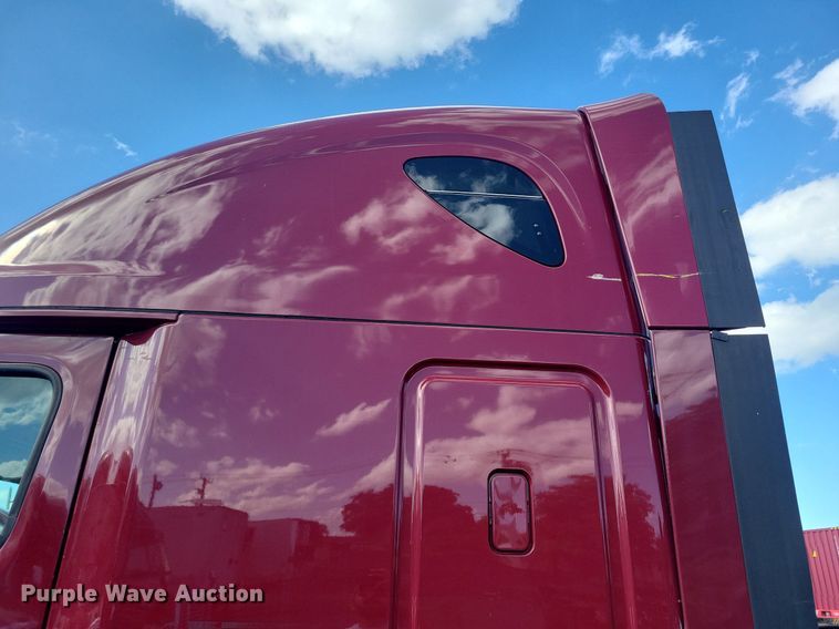 image for item MO9679 2015 Freightliner Cascadia 113  semi truck