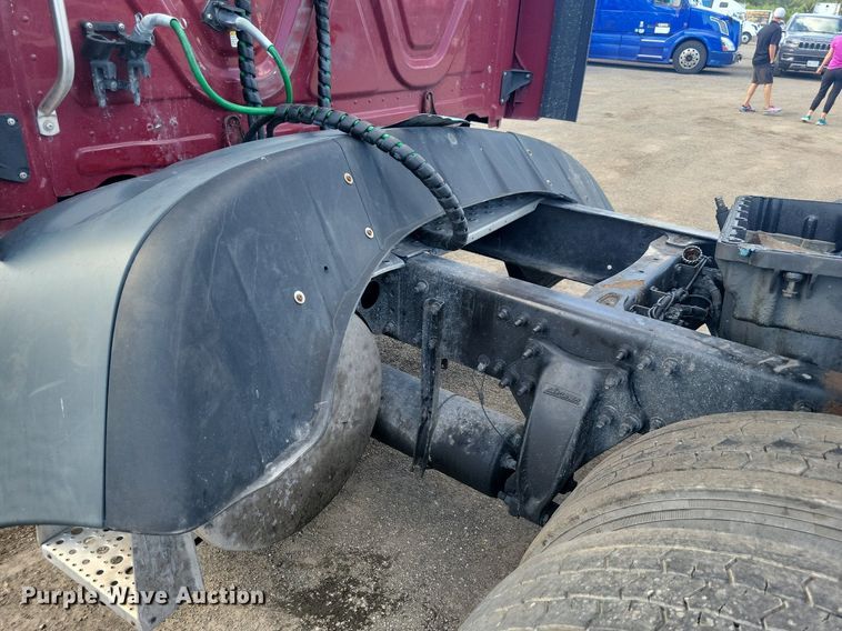 image for item MO9679 2015 Freightliner Cascadia 113  semi truck